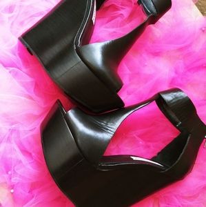 Wedge heels